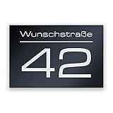 Hausnummer Anthrazit mit Gravur Straßenname und Nummer personalisiert Hausnummernschild RAL 7016 - Acrylglas wetterfest und UV-beständig - 150 x 100 mm