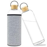 Bugudog Glasflasche 1 Liter, Auslaufsicher Trinkflasche Glas 1L aus Borosilikat Glas mit Schutzhülle, Wasserflasche für kalten Heiß Getränken, Glasflasche Karaffe Bambusbezug für Büro Schule