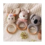 BUGMKCS Babyrassel 0-3 Monate mit Namen, handgefertigt, weiches Holz, Rasselbälle, Spielzeug für Babys mit gehäkeltem Stofftier, personalisierte Baby-Geschenke für Jungen/Mädchen, Babyparty,