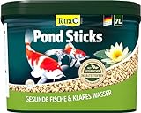 Tetra Pond Sticks - Fischfutter für alle Teichfische, unterstützt gesunde Fische und klares Wasser im Teich, 7 L Eimer